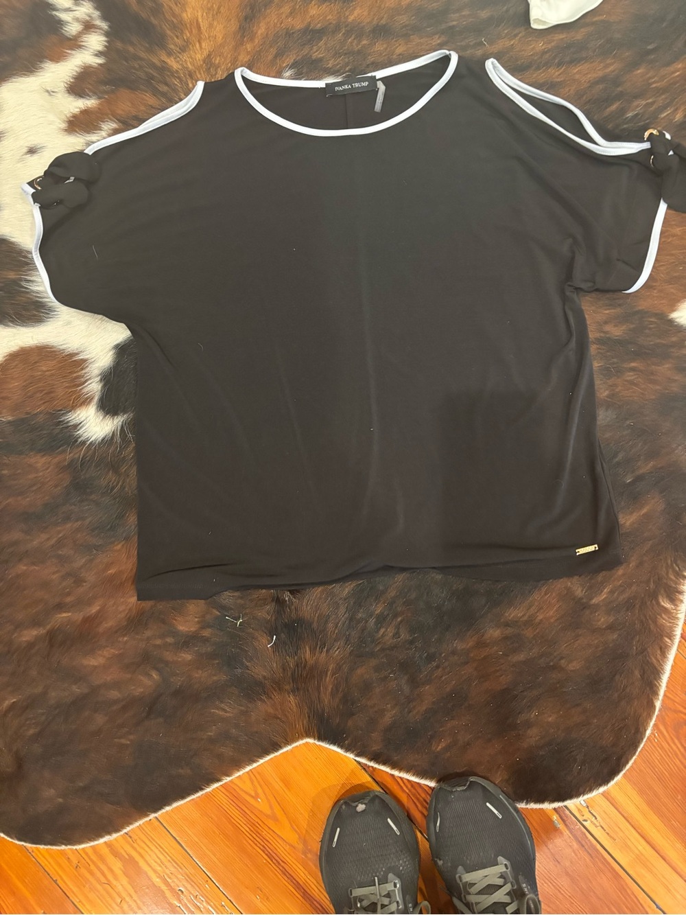Ivanka Trump Black Short-Sleeve Cold-Shoulder Tee with White Piping